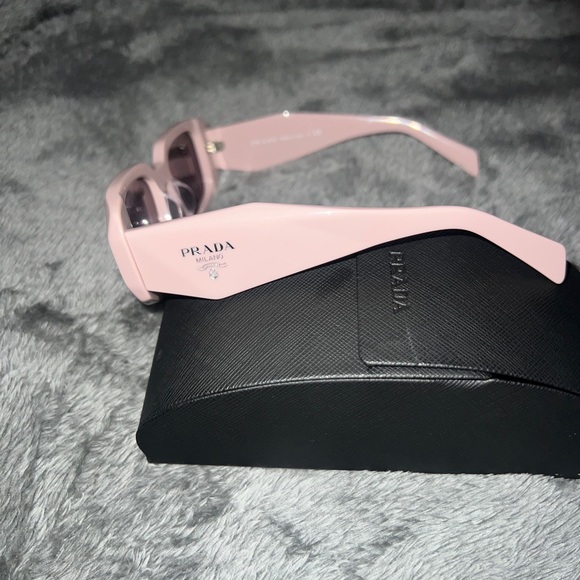 🔥Prada sunglasses women’s🔥 - Picture 11 of 11